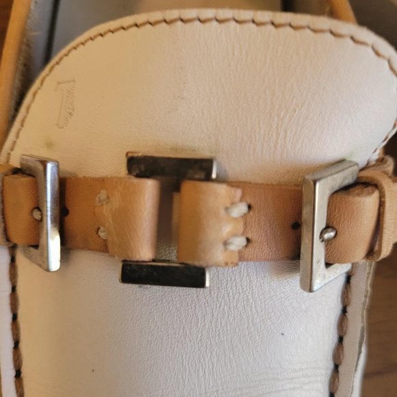 Tod's Ladies White & Tan Leather Gommino Driving Loafers. EEEUC. Size 6-1/2 - Picture 6 of 15